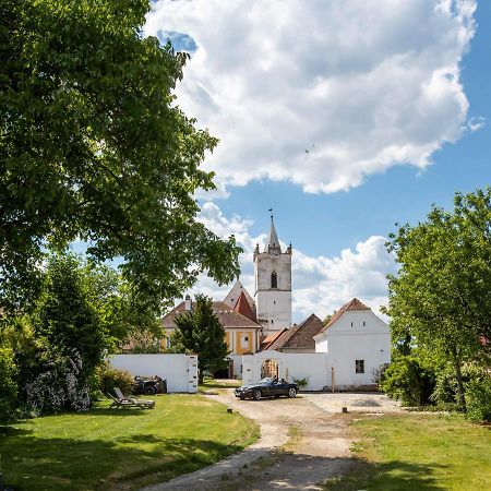 Ambrozuv Dvur Appartement Pouzdrany Buitenkant foto