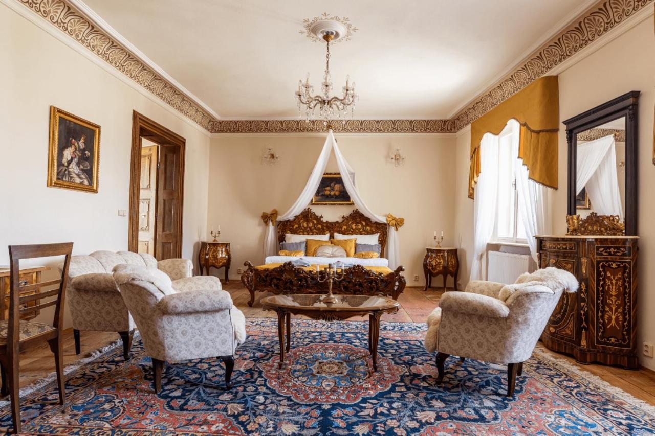 Ambrozuv Dvur Appartement Pouzdrany Buitenkant foto
