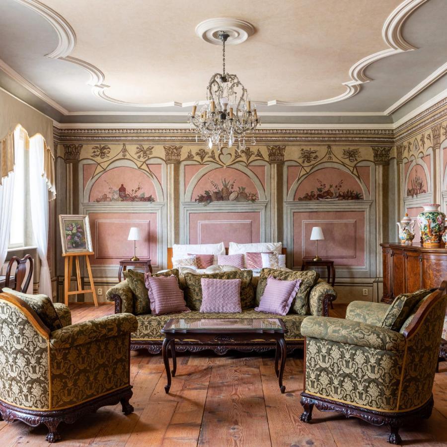 Ambrozuv Dvur Appartement Pouzdrany Buitenkant foto