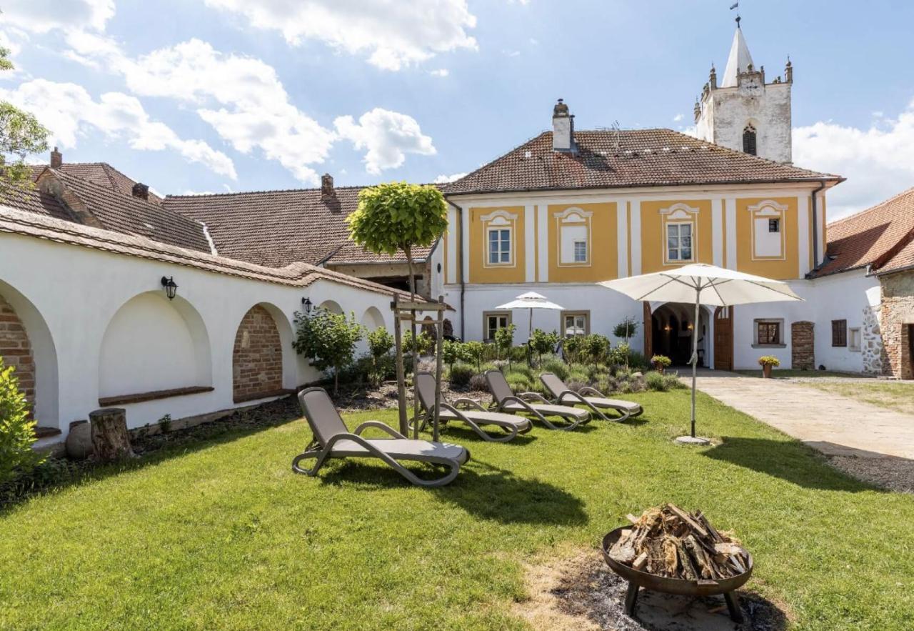 Ambrozuv Dvur Appartement Pouzdrany Buitenkant foto
