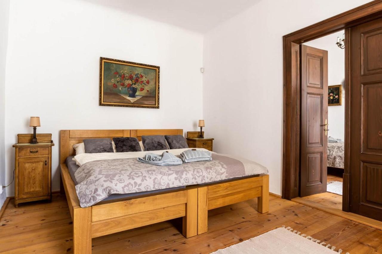 Ambrozuv Dvur Appartement Pouzdrany Buitenkant foto