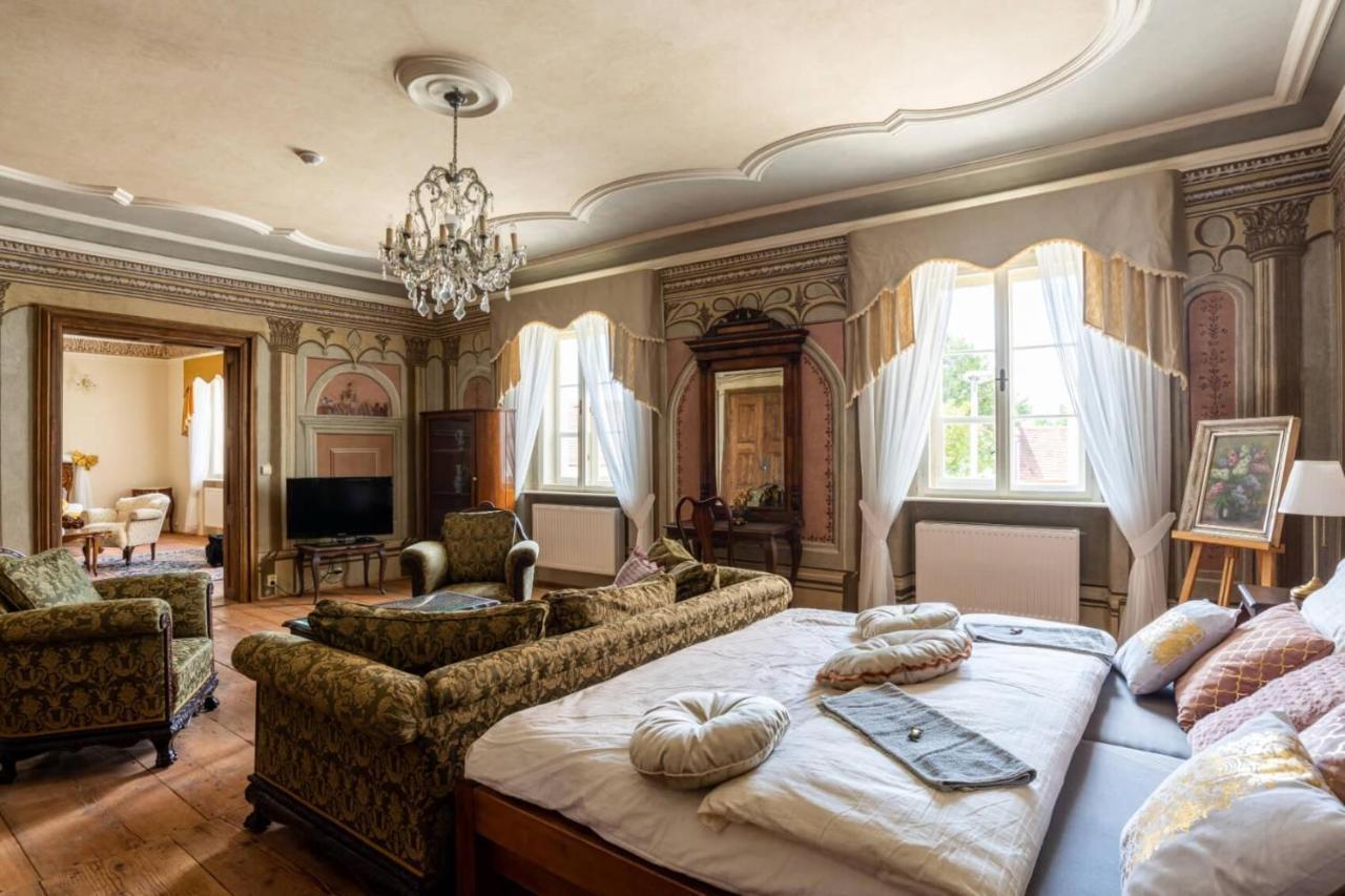 Ambrozuv Dvur Appartement Pouzdrany Buitenkant foto